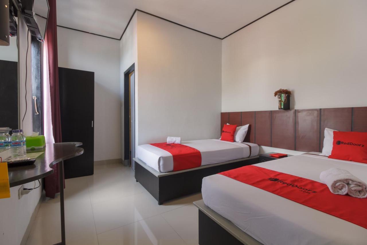 Reddoorz Near Jalan Sudirman Padang Hotel Buitenkant foto